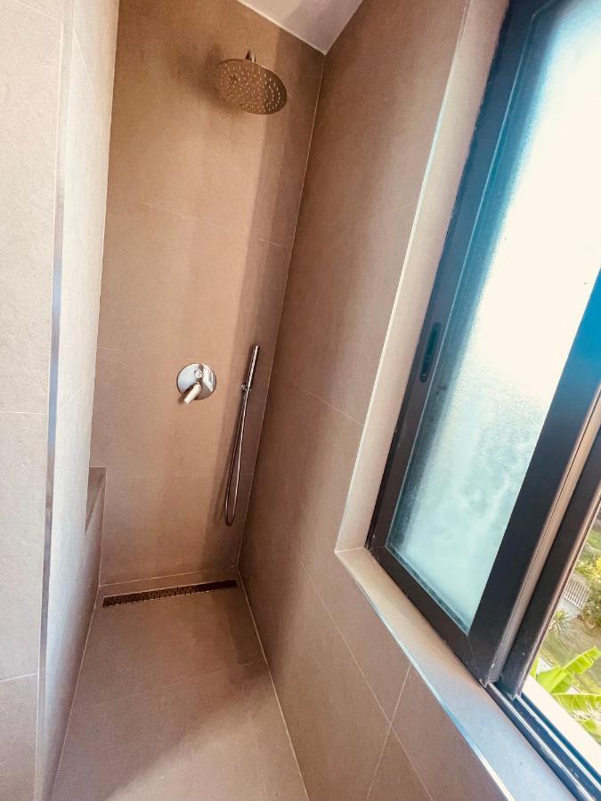 Cheerful 2-Bedroom Apartment In Golem Голем Экстерьер фото