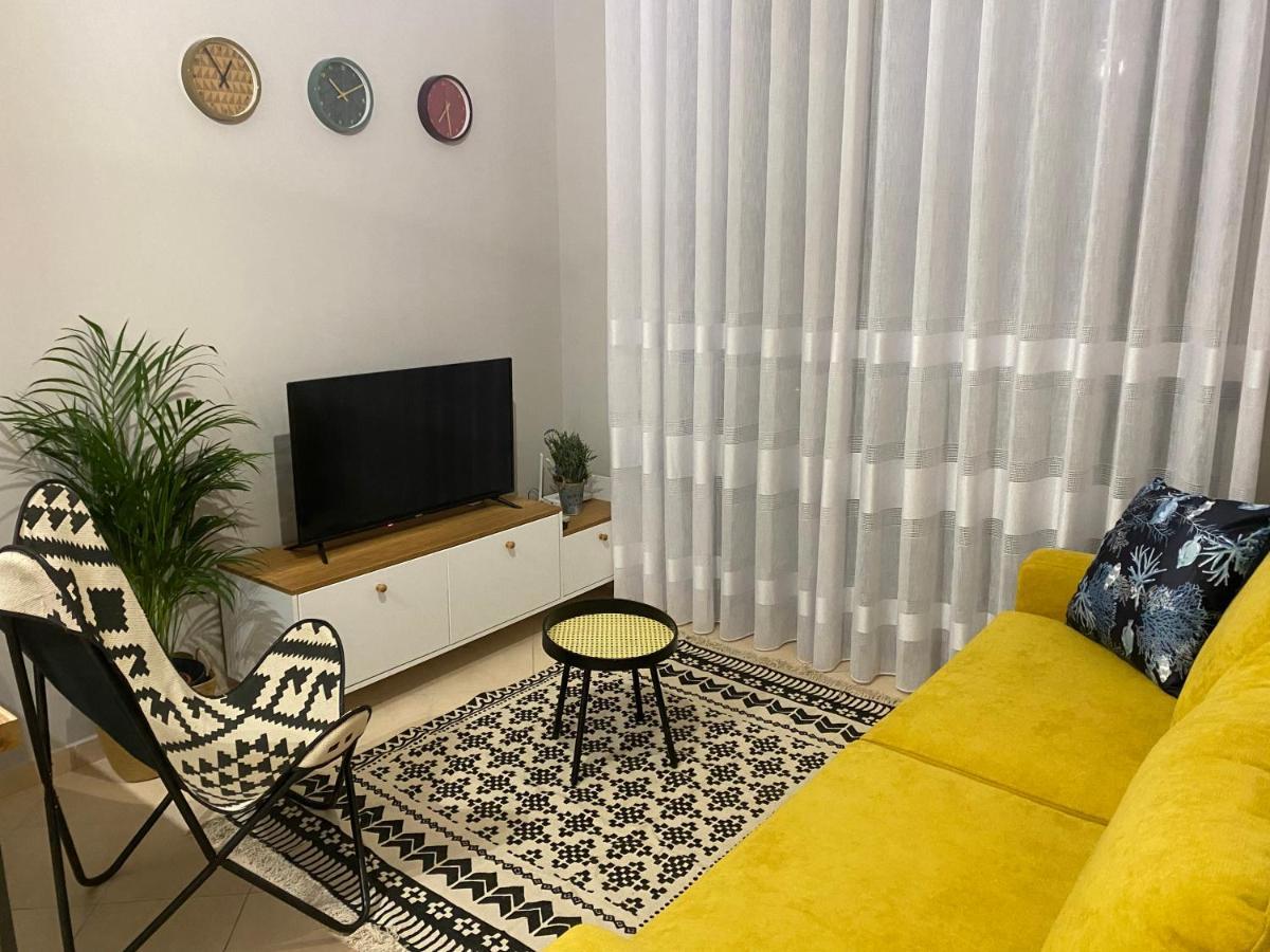 Cheerful 2-Bedroom Apartment In Golem Голем Экстерьер фото