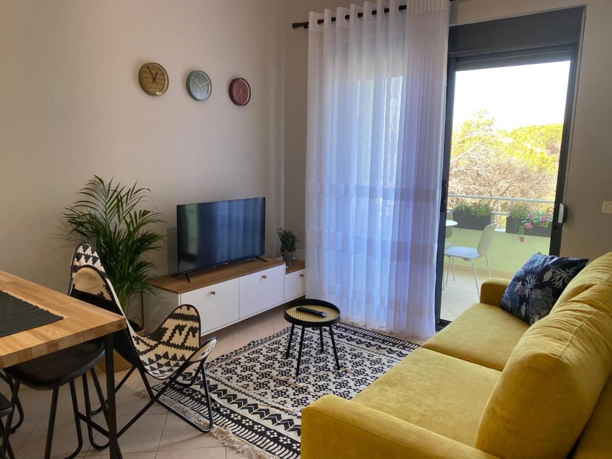 Cheerful 2-Bedroom Apartment In Golem Голем Экстерьер фото