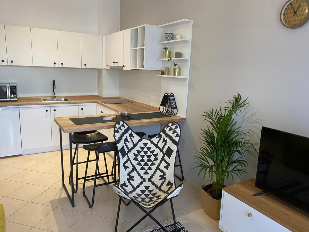 Cheerful 2-Bedroom Apartment In Golem Голем Экстерьер фото